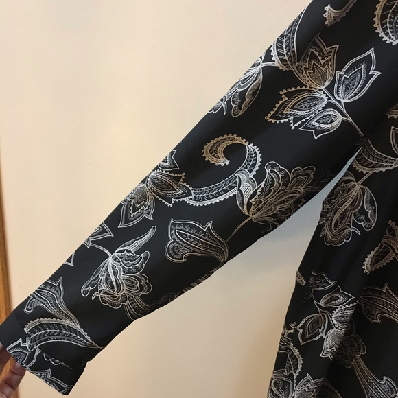 Maxi dress. Black and white paisley Ruffle bottom - Picture 3 of 8